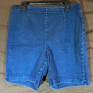 Women’s Denim Stretch Shorts Size 18/20